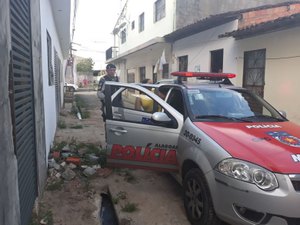 Vizinhos denunciam mulher acusada de abandonar filhos em casa