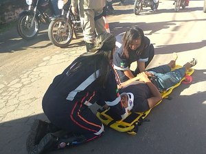 Colisão entre carro e moto deixa motociclista ferido
