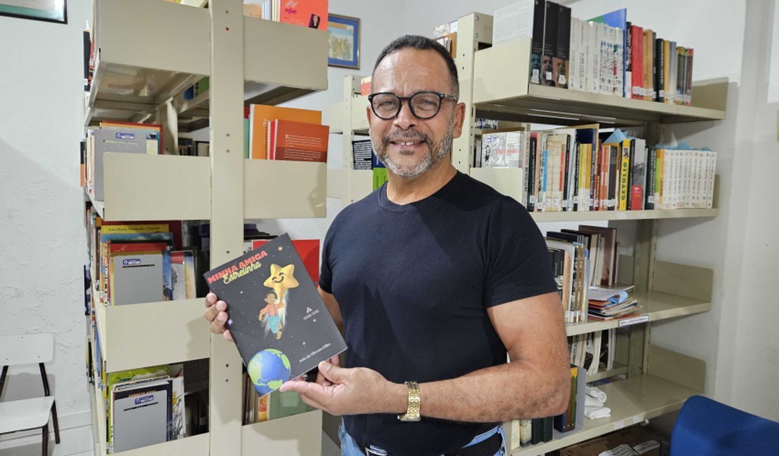 Servidor da Educação Municipal faz curso de Astronomia para escrever livro infantil