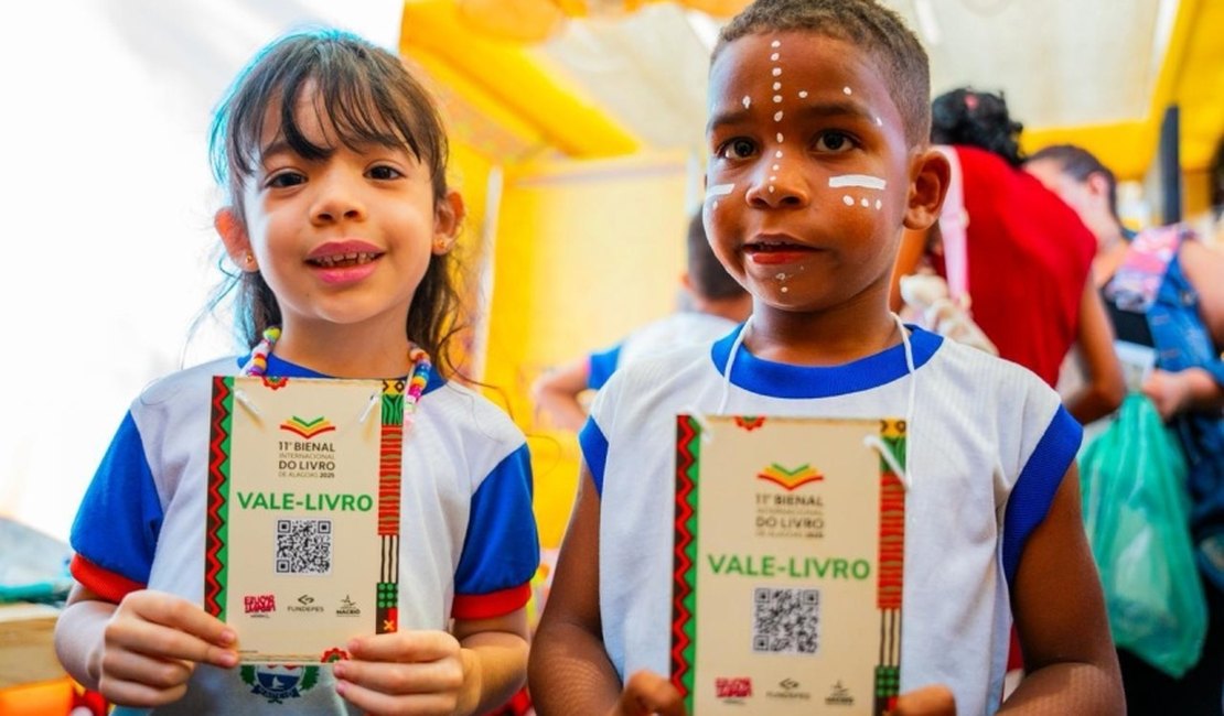 Prefeitura de Maceió distribui mais de 15 mil vales-livros durante a Bienal