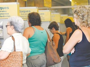 Aposentados do INSS começam a receber segunda parte do décimo terceiro