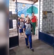 Aos 8 anos, aluno da rede municipal de Maceió retorna às aulas após vencer câncer