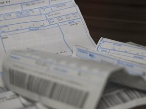 Doméstica acusa Casal por cobranças indevidas