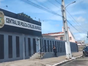 Homem é preso após agredir companheira na frente dos filhos em Arapiraca