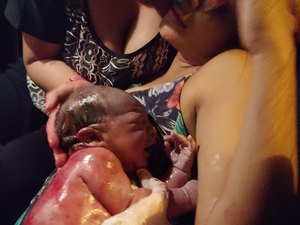 Policiais fazem parto de emergência dentro de veículo em Maceió