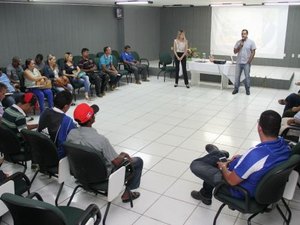 Equipes de cemitérios têm palestras de segurança e ética