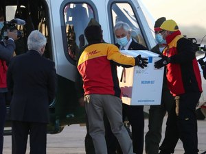 Chile inicia vacinação com imunizante da Pfizer-BioNTech