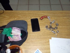 Jovem é flagrado e detido com drogas em Matriz de Camaragibe