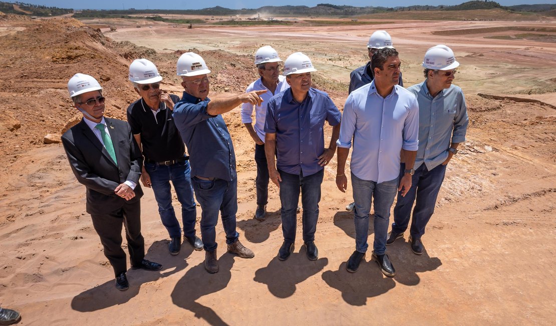 Governador em exercício Fábio Bittencourt visita obras do aeroporto de Maragogi