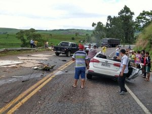 Colisão entre caminhão e carro deixa dois mortos em São José da Laje