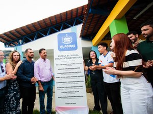 Em Limoeiro de Anadia, Governo do Estado entrega 13ª Escola do Coração
