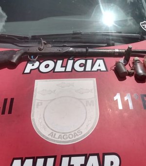Homem é preso em flagrante por posse ilegal de arma de fogo, em Porto Real do Colégio