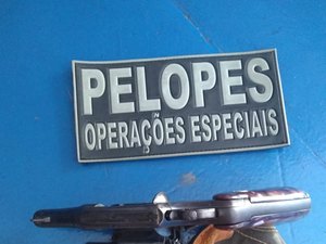 Adolescente é aprendido com arma de fogo em São Sebastião