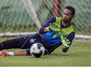 Justiça autoriza goleiro Bruno a dar aulas de futebol para crianças em MG