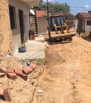 Prefeitura executa obras de pavimentação na parte alta