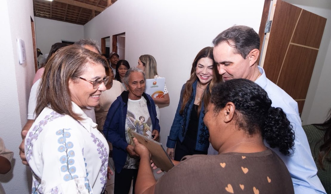 Prefeita Ubiratania Santana entrega mais duas casas pelo Programa Morar Melhor Municipal