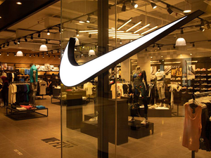 Justiça de Alagoas condena Nike a indenizar consumidora por produto defeituoso