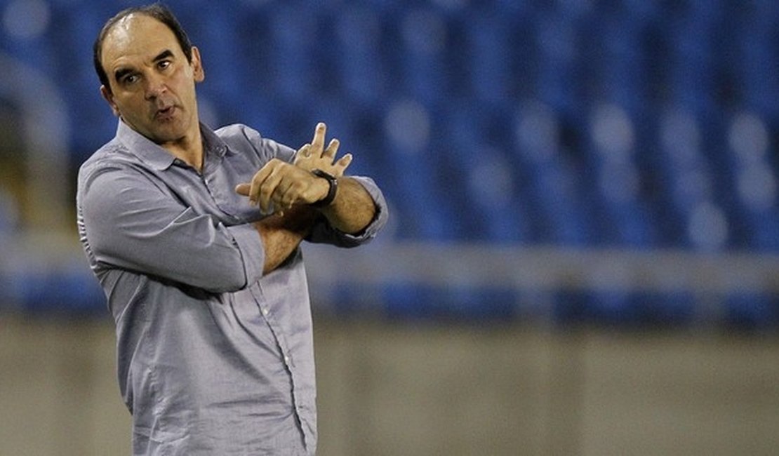 Botafogo empata em 0 a 0, mas segue líder da série B