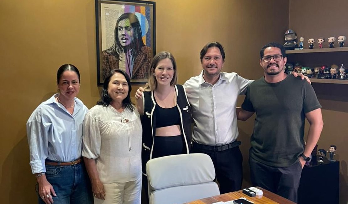 Cibele Moura recebe Conselho Regional de Farmácia e debate piso salarial da categoria