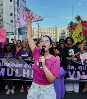 Teca Nelma participa de ato contra feminicídios e destaca força da mulher alagoana