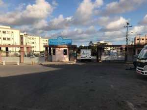Mãe de criança encontrada morta em apartamento é presa por homicídio