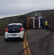 Caminhão tomba e deixa motorista ferido no Passo de Camaragibe