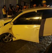 Condutor perde controle de veículo e atinge residência em Santana do Ipanema