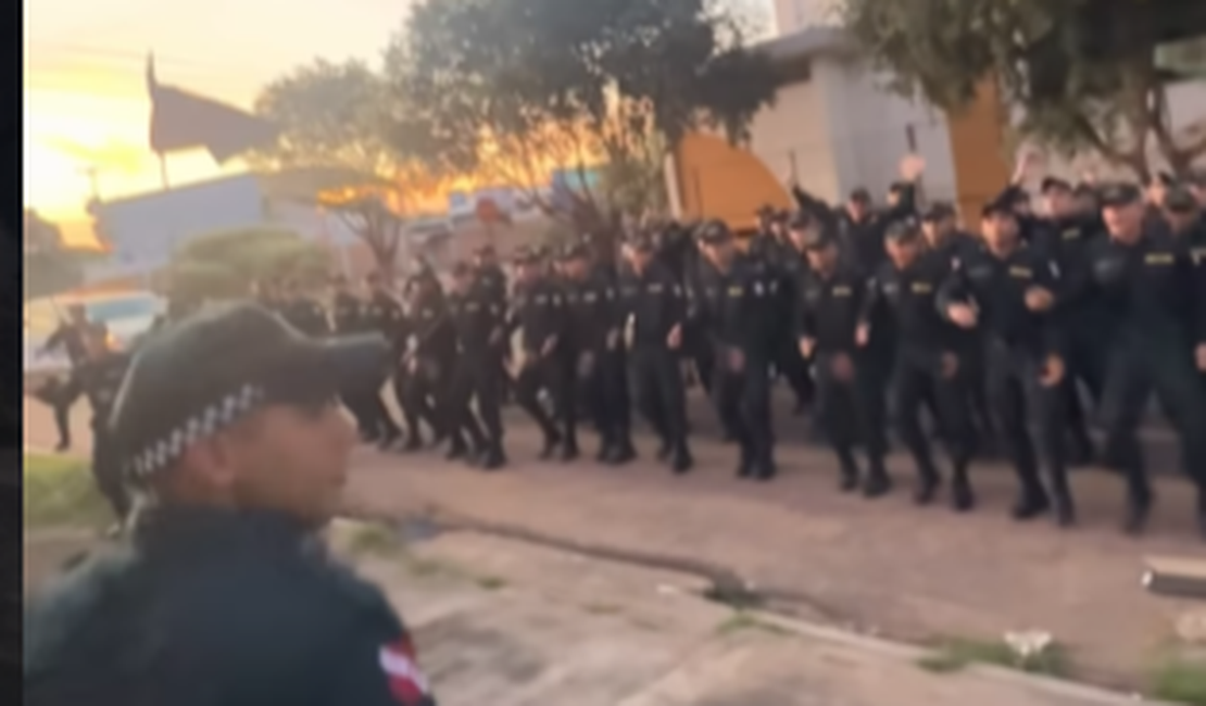 Policial em formação presta homenagem à mãe e emociona redes