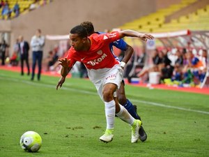 Seleção Brasileira: Filipe Luis é cortado por lesão e Tite convoca o lateral Jorge