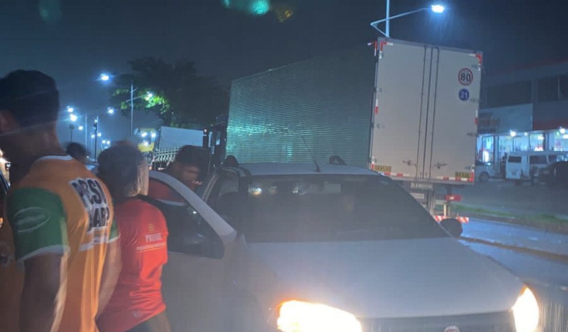 Criança morre ao atravessar rodovia em Murici