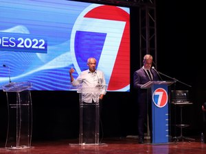 Professor Cícero Albuquerque defende os trabalhadores alagoanos no primeiro debate ao Governo do Estado