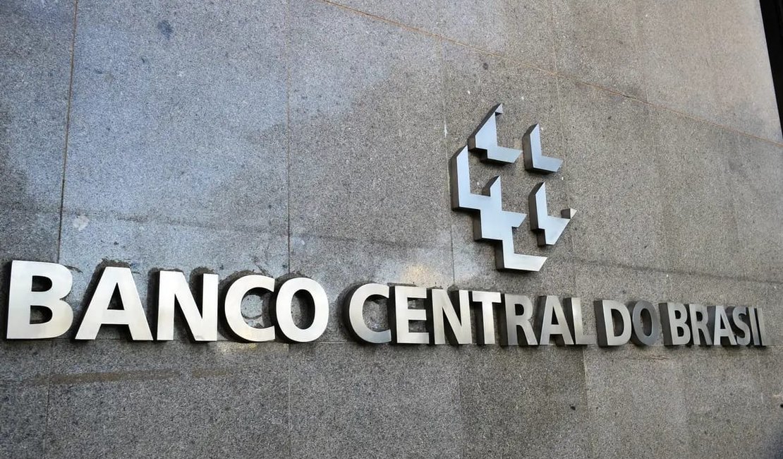 Mercado financeiro eleva previsão da inflação de 4,84% para 4,89%