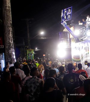 Bloco da Saudade faz sucesso mais uma vez nas prévias carnavalescas e grupo Asas das Américas anima a noite de quinta no Carnaval do Povo