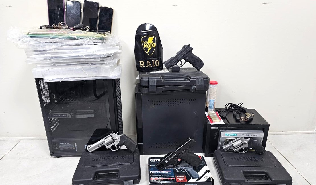 Ação integrada da PM-AL e GAESF cumpre mandados e apreende materiais ilícitos em Maceió e no Pilar