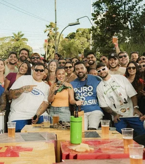 Após desbancar sertanejo, Menos é Mais comemora música mais ouvida do ano