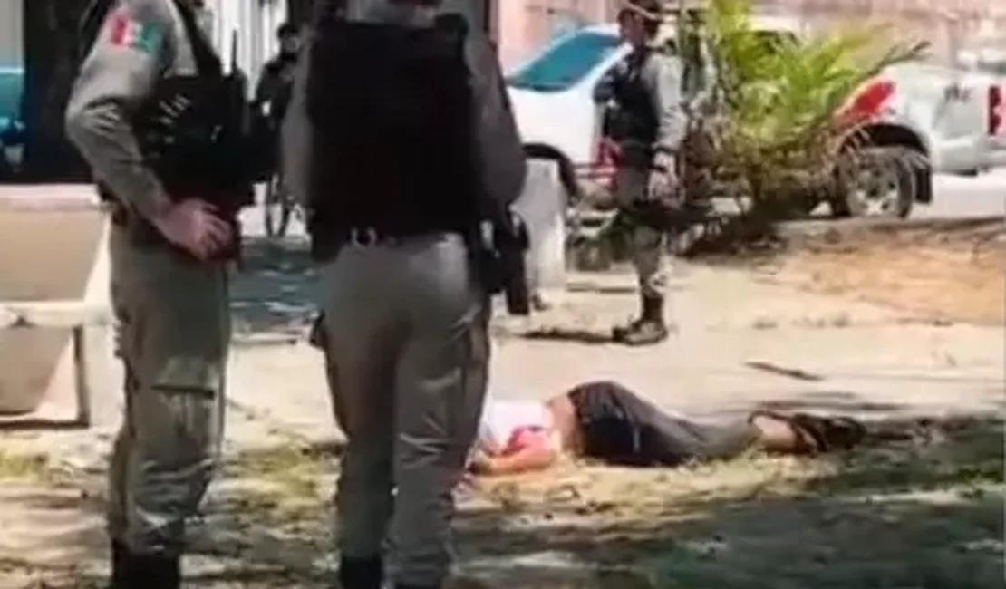 Jovem é executado após sair da escola em praça do Dubeaux Leão, em Maceió