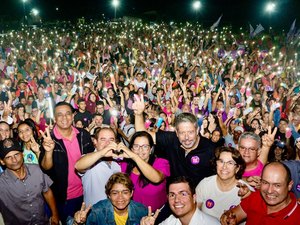 Lagoa da Canoa: Edilza, Arthur Lira e Tainá arrastam multidão no povoado Alexandre