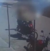 Vídeo mostra momento em que homem é esfaqueado no bairro Caititus, em Arapiraca
