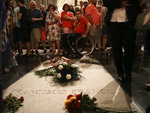 Membro da Igreja espanhola impede exumação de corpo do ditador Franco