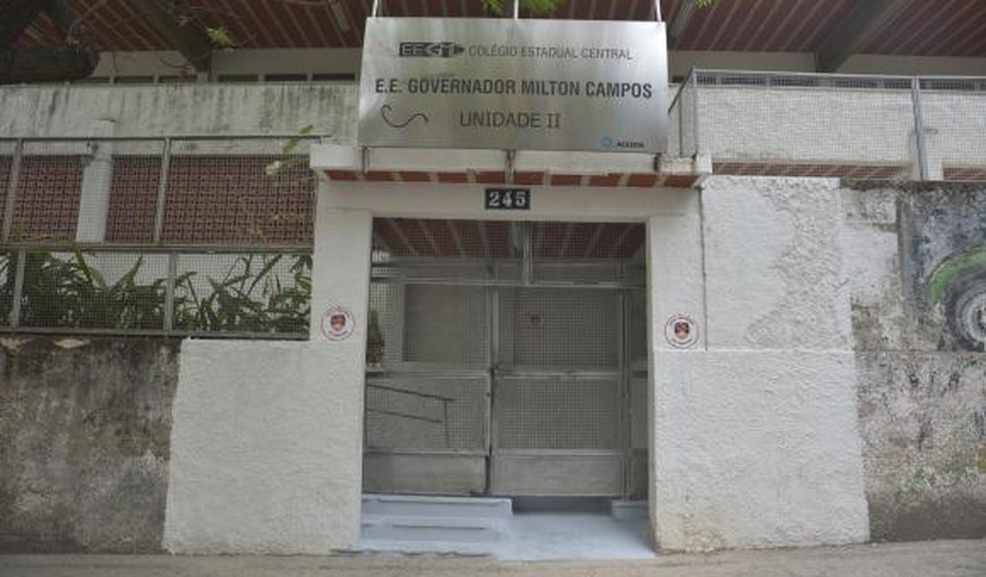 Aécio vota no colégio onde Dilma cursou o ensino médio em BH