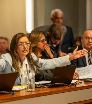 Eudócia cobra Renan Filho e questiona debate sobre saúde em Alagoas