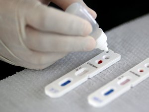 Britânicos que produzem vacina farão testes com 10 mil pessoas