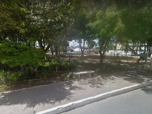 Mulher dá à luz em banco de praça de bairro nobre na capital alagoana
