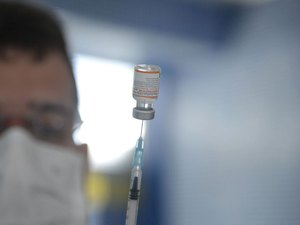 Brasil começa a aplicar vacina bivalente contra covid-19