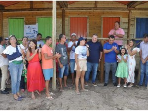 Prefeitura de Porto de Pedras reconstrói ranchos para pescadores