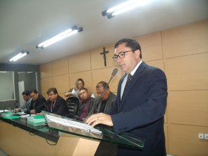 Creche não é concluída e vereador faz cobrança durante sessão