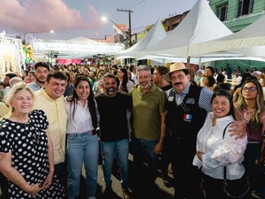 Ao lado de Lira, Gilberto Gonçalves prestigia procissão em homenagem à Padroeira de Rio Largo