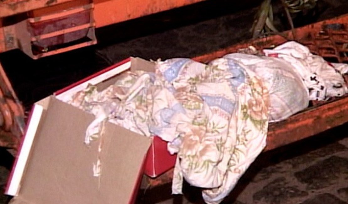 Catadores de lixo encontram corpo de recém-nascido no lixão