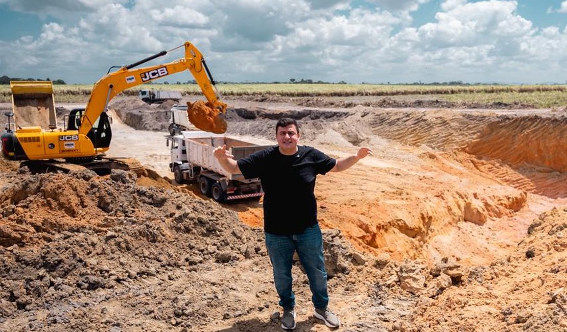 Prefeito de Rio Largo acompanha avanço da macrodrenagem do Brasil Novo