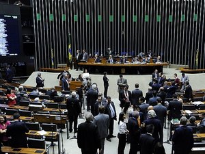 Câmara recua e adia votação da anistia ao caixa 2